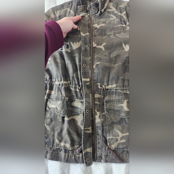 Charlotte Russe Distressed since waist camouflage jacket womans size med - Picture 9 of 11